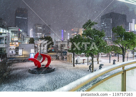 冬天的川崎市夜景～川崎車站前的雪景【神奈川縣川崎市】 119757163