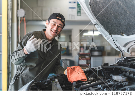 Middle-aged Asian man, mechanic, auto mechanic working at a repair shop 119757178