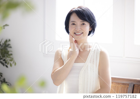 Beauty image Portrait of middle woman Beauty image Portrait of middle woman 119757182