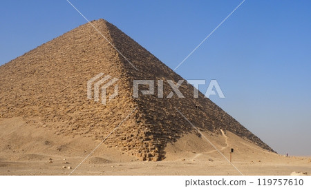 Egypt red pyramid 119757610