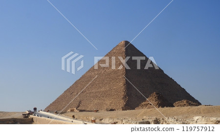 Giza Pyramids 119757912