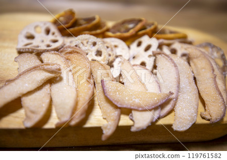A collection of dried fruits that are a delicious dessert. 119761582