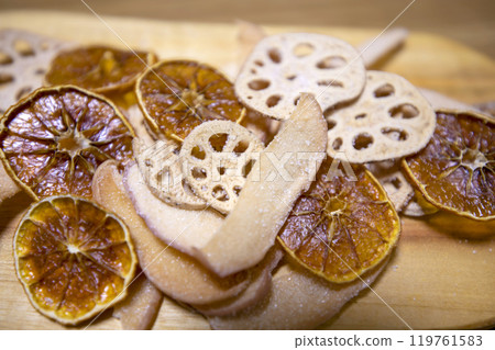 A collection of dried fruits that are a delicious dessert. 119761583