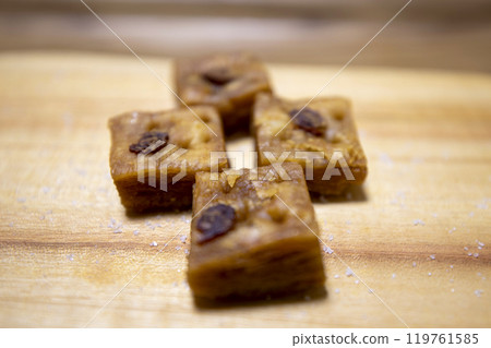 This is yakgwa, a delicious Korean food. 119761585