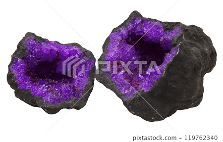 Captivating close-up view of vibrant amethyst geode, showcasing its deep purple crystals. Geode rock isolated on white background. Ideal for geological, mystical, or decorative themes. 119762340