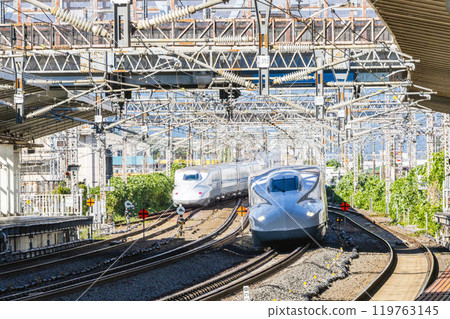 Nozomi train passing through Maibara Station 119763145