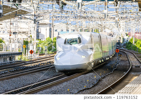 Nozomi train passing through Maibara Station 119763152