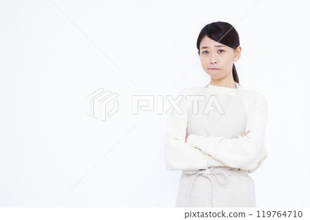 陷入困境的家庭主婦 119764710