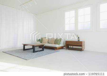 Fashionable dining table 119765111