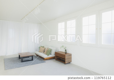 Fashionable dining table 119765112