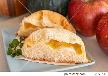 蘋果奶油甜瓜麵包 119765151