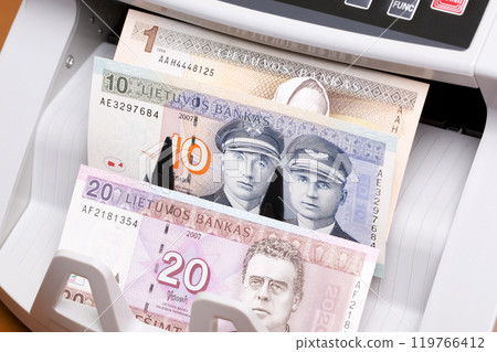 Lithuanian litas in the counting machine Lithuanian litas in the counting machine 119766412