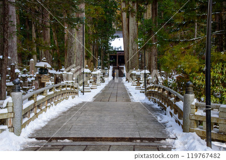 冬天的高野山、奧之院,從禦廟橋到鳥堂 冬天的高野山、奧之院,從禦廟橋到鳥堂 119767482
