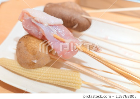 Enjoy all-you-can-eat skewers Make your own bite-sized skewers with colorful ingredients Enjoy all-you-can-eat skewers Make your own bite-sized skewers with colorful ingredients 119768805