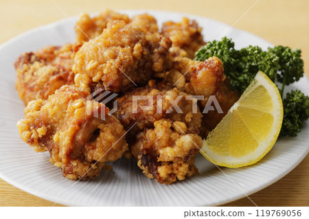 Delicious fried chicken 119769056