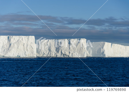 Antarctic seascape with iceberg 119769898