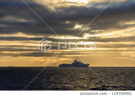 Antarctic seascape with iceberg Antarctic seascape with iceberg 119769902