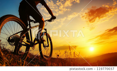夕陽下的山地自行車 119770037