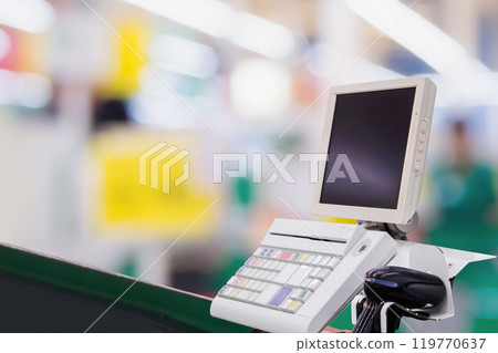 Empty cashier checkout desk with terminal in supermarket 119770637