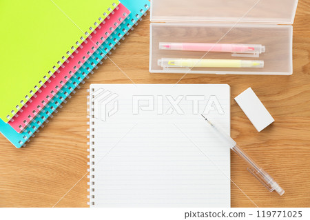 學習影像(筆記本和筆) 學習影像(筆記本和筆) 119771025