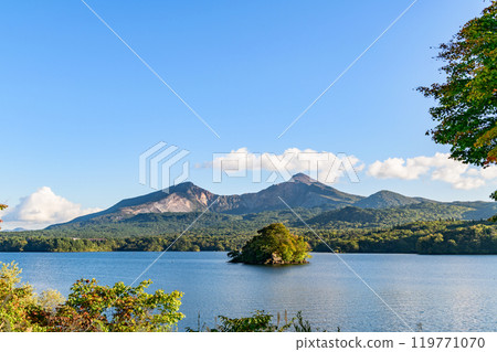 Lake Hibara at the foot of Mount Bandai Lake Hibara at the foot of Mount Bandai 119771070