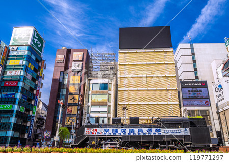 日本東京新橋車站前的都會風景SL/新橋SL廣場(眾議院選舉投票日10月27日...)=10月27日 日本東京新橋車站前的都會風景SL/新橋SL廣場(眾議院選舉投票日10月27日...)=10月27日 119771297