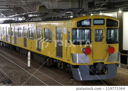 Seibu Railway 2000 series train heading to Ohmi Railway (Kotesashi Depot to JR Shin-Akatsu Station) 119771364