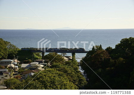 Gono Line crossing the Koirigawa Bridge 119771388