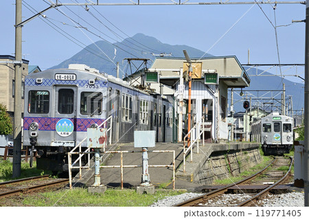 Konan Railway passing each other at the station 119771405