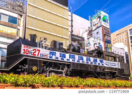 日本東京新橋車站前的都會風景SL/新橋SL廣場(眾議院選舉投票日10月27日...)=10月27日 日本東京新橋車站前的都會風景SL/新橋SL廣場(眾議院選舉投票日10月27日...)=10月27日 119771909