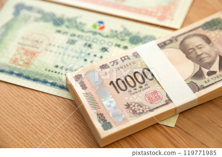 New 10,000 yen bill and stock certificates 119771985