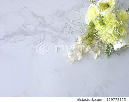 白色和綠色花束(大理石背景) 白色和綠色花束(大理石背景) 119772155