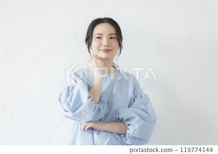 Young lady's portrait 119774149