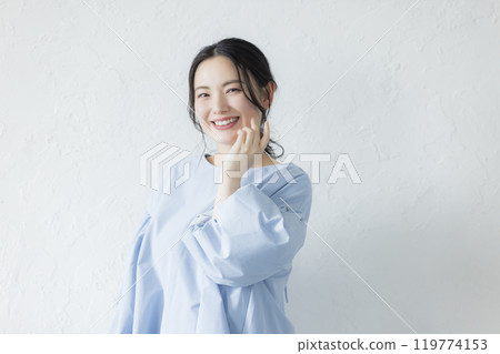 年輕的女士的肖像 119774153