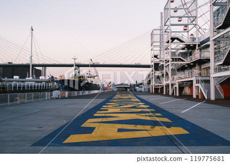 [Tempozan] Port scenery at dusk 119775681