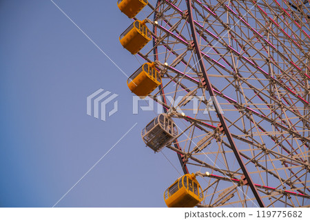 [Tempozan] Ferris wheel at dusk 119775682