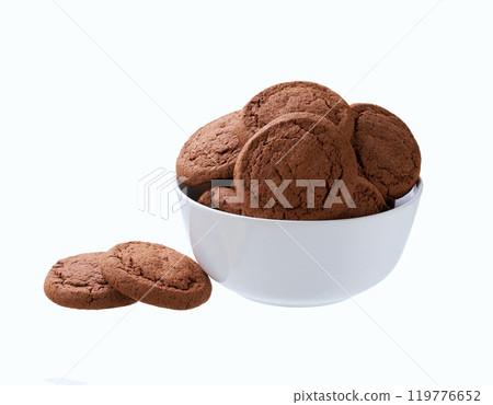Chocolate cookies in a ceramic bowl isolated on white background. 119776652