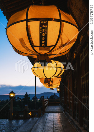 [二月堂] 燈光柔和的燈籠 119776755