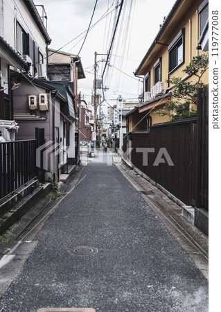 [Naramachi] A tourist spot in Nara with a nostalgic townscape 119777008