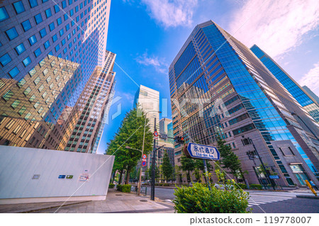 Tokyo cityscape in the morning. View of the office district from the Otemachi intersection on October 27th. 119778007