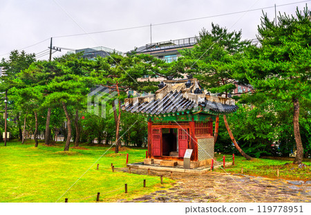 Pavilion at Jeongneung, Tomb of King Jungjong in Seoul, UNESCO world heritage in South Korea 119778951