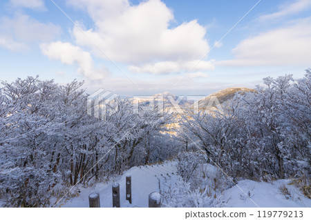 雪山登山(大分縣九重町) 雪山登山(大分縣九重町) 119779213