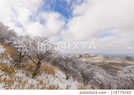 雪山登山（大分縣九重町） 119779248
