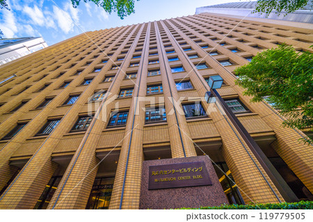 日本東京城市景觀在早晨。 「大手町站前」十字路口。丸之內中心大樓等景觀=27號 119779505