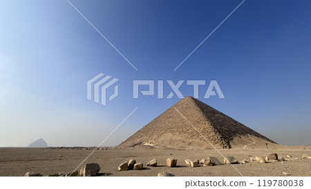 Egypt red pyramid 119780038