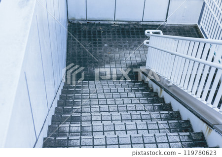 瓷磚樓梯和平台 瓷磚樓梯和平台 119780623