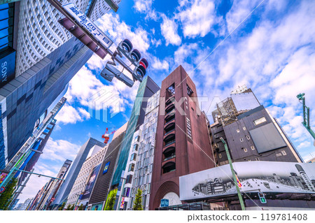 日本東京都市風貌 銀座各地重建工作仍在持續…三愛、銀座核心建築等拆除工作一景=10月27日 119781408