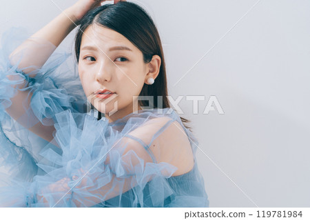 Young women's fashion, beauty images 119781984