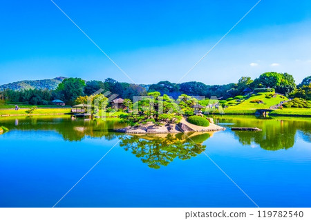 View of Korakuen, one of the three most famous gardens in Japan View of Korakuen, one of the three most famous gardens in Japan 119782540