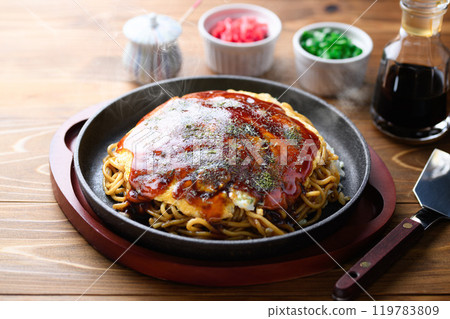 Hiroshima style okonomiyaki Hiroshima style okonomiyaki 119783809